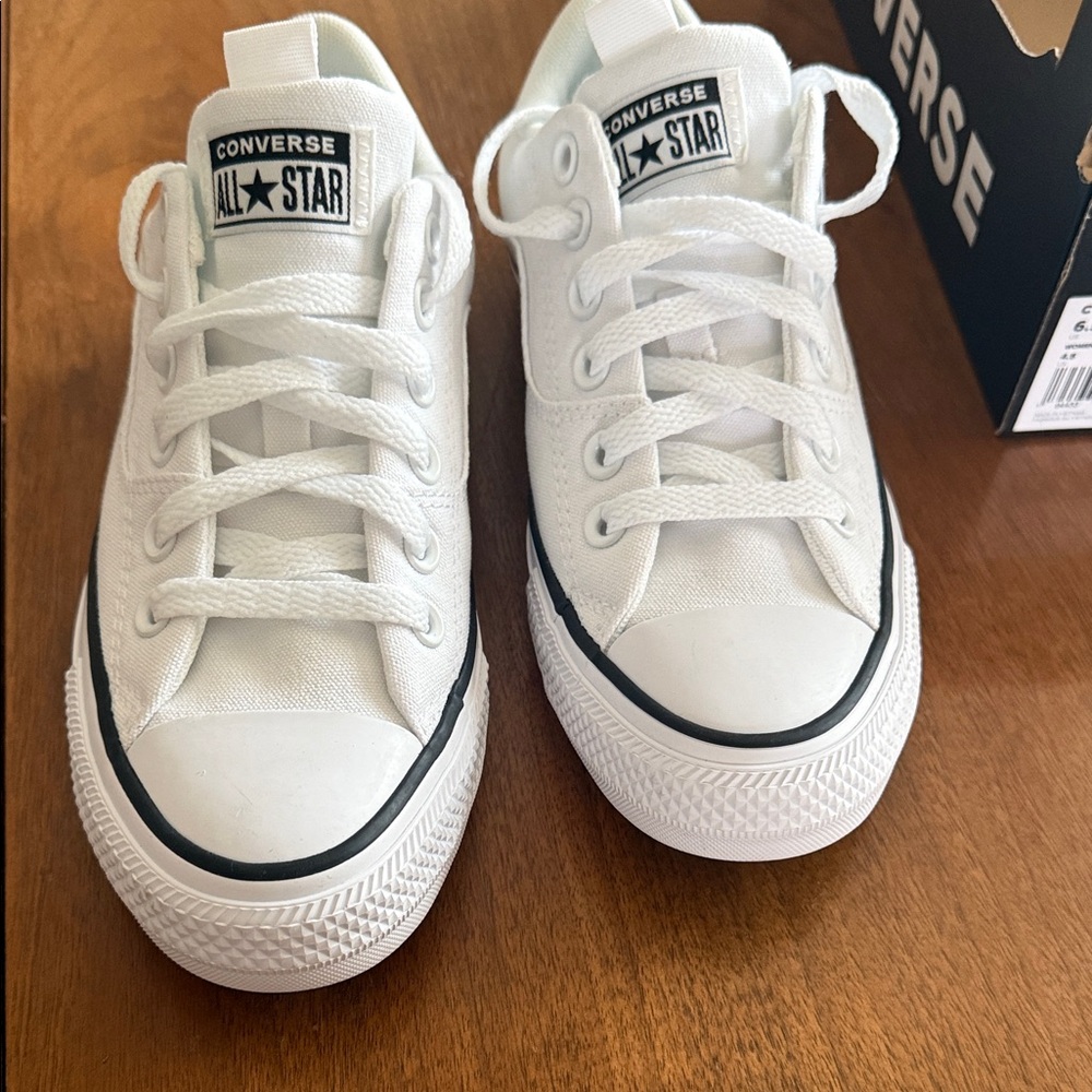 Converse Chuck Taylor All Star Low Top Sneakers in White - Picture 2 of 6